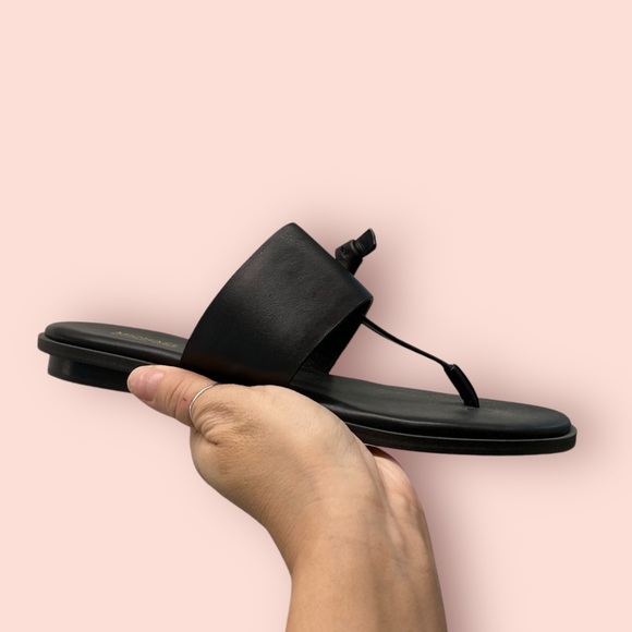 Never worn Michael Kors Sandals - Picture 4 of 13